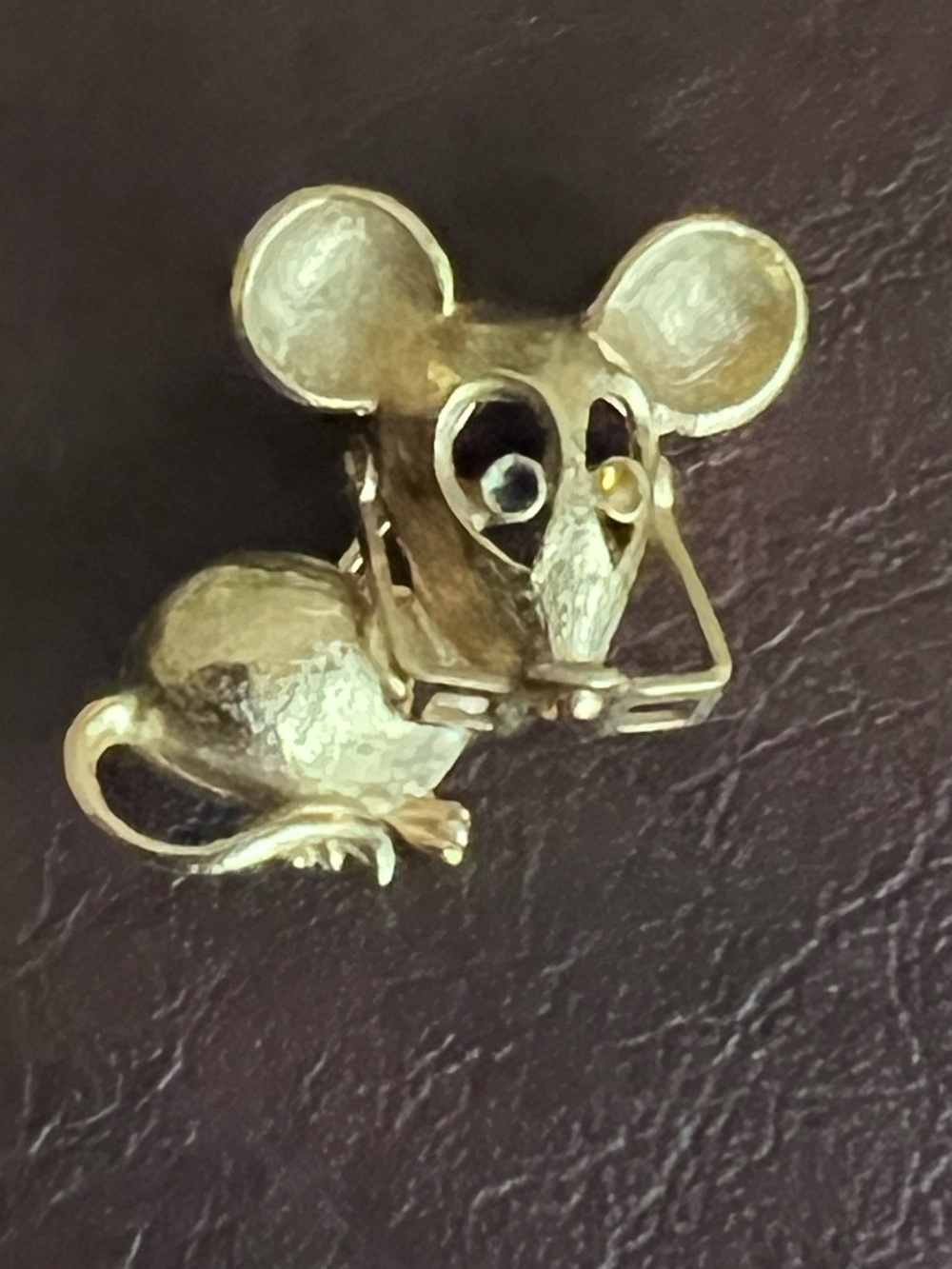 Avon small gold tone mouse with moveable glasses pin brooch